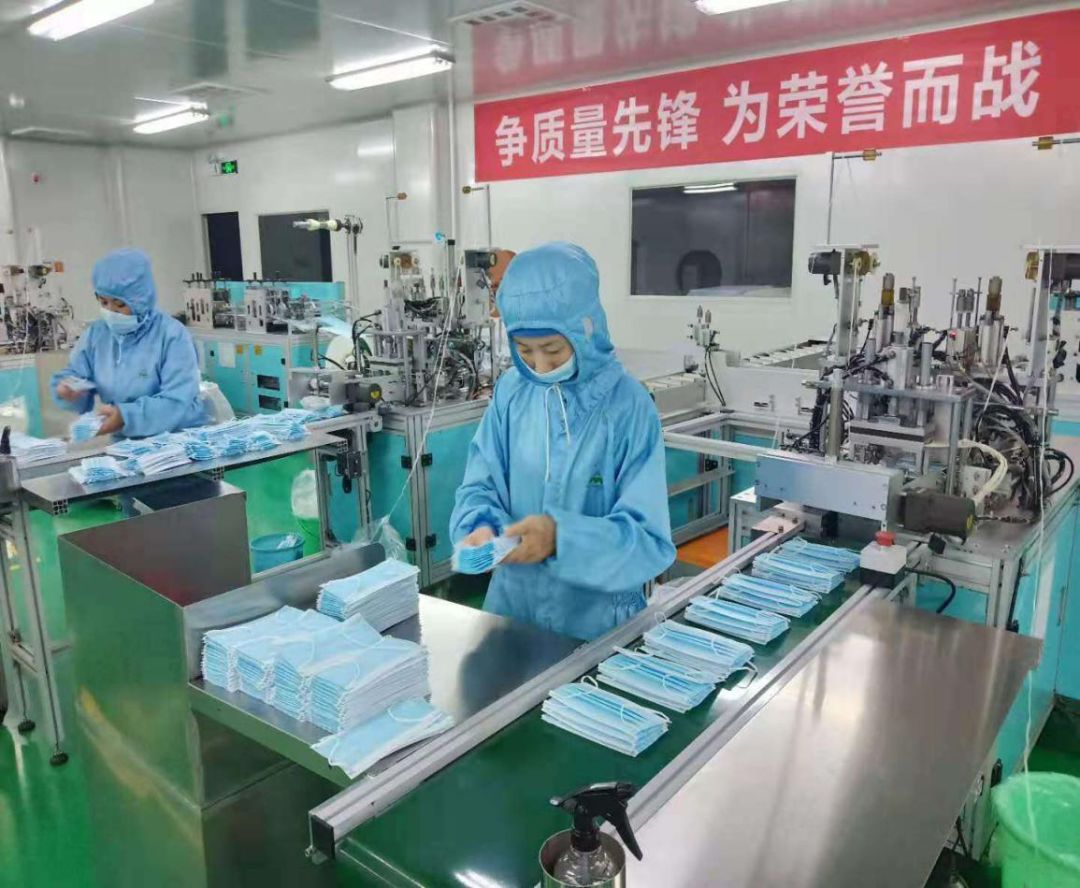 為宜昌正能量點(diǎn)贊 日產(chǎn)口罩13萬只，醫(yī)護(hù)馳援一線，共筑抗疫物資長(zhǎng)城